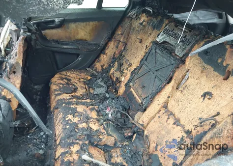 2016 Volvo V60 T5 Drive-E Premier из США, поврежденный, VIN YV140MEK2G1291926